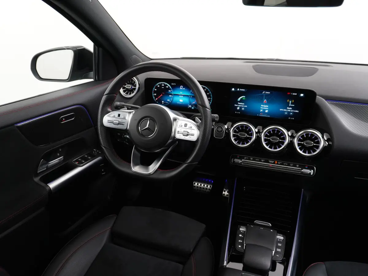 250 e AMG // SoH 99,5% // Panoramadak // 20" AMG Velgen // Nightpakket // Sfeerverlichting // Camera