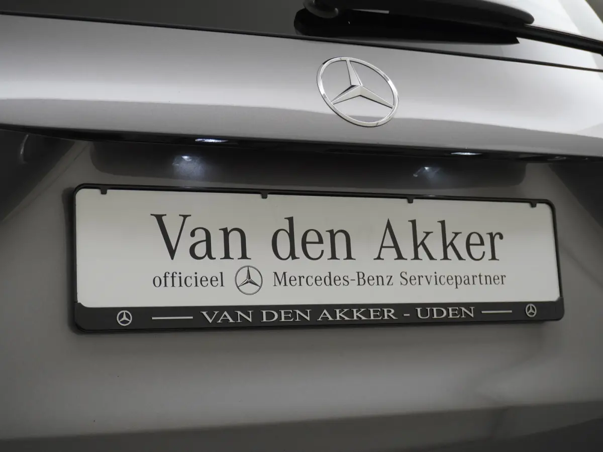 250 e AMG // SoH 99,5% // Panoramadak // 20" AMG Velgen // Nightpakket // Sfeerverlichting // Camera