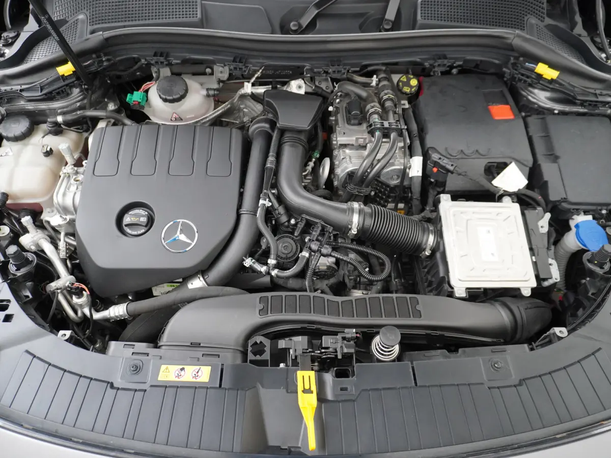 250 e AMG // SoH 99,5% // Panoramadak // 20" AMG Velgen // Nightpakket // Sfeerverlichting // Camera