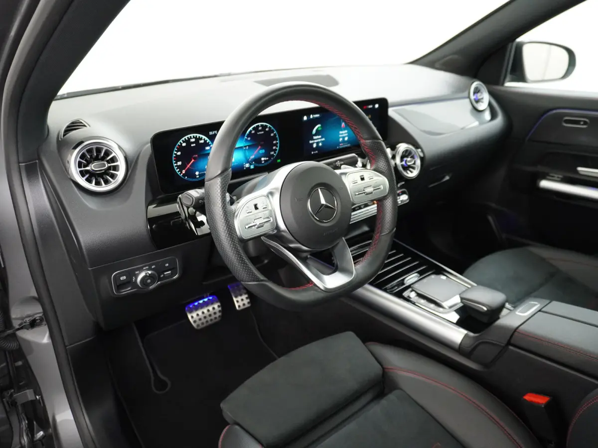 250 e AMG // SoH 99,5% // Panoramadak // 20" AMG Velgen // Nightpakket // Sfeerverlichting // Camera
