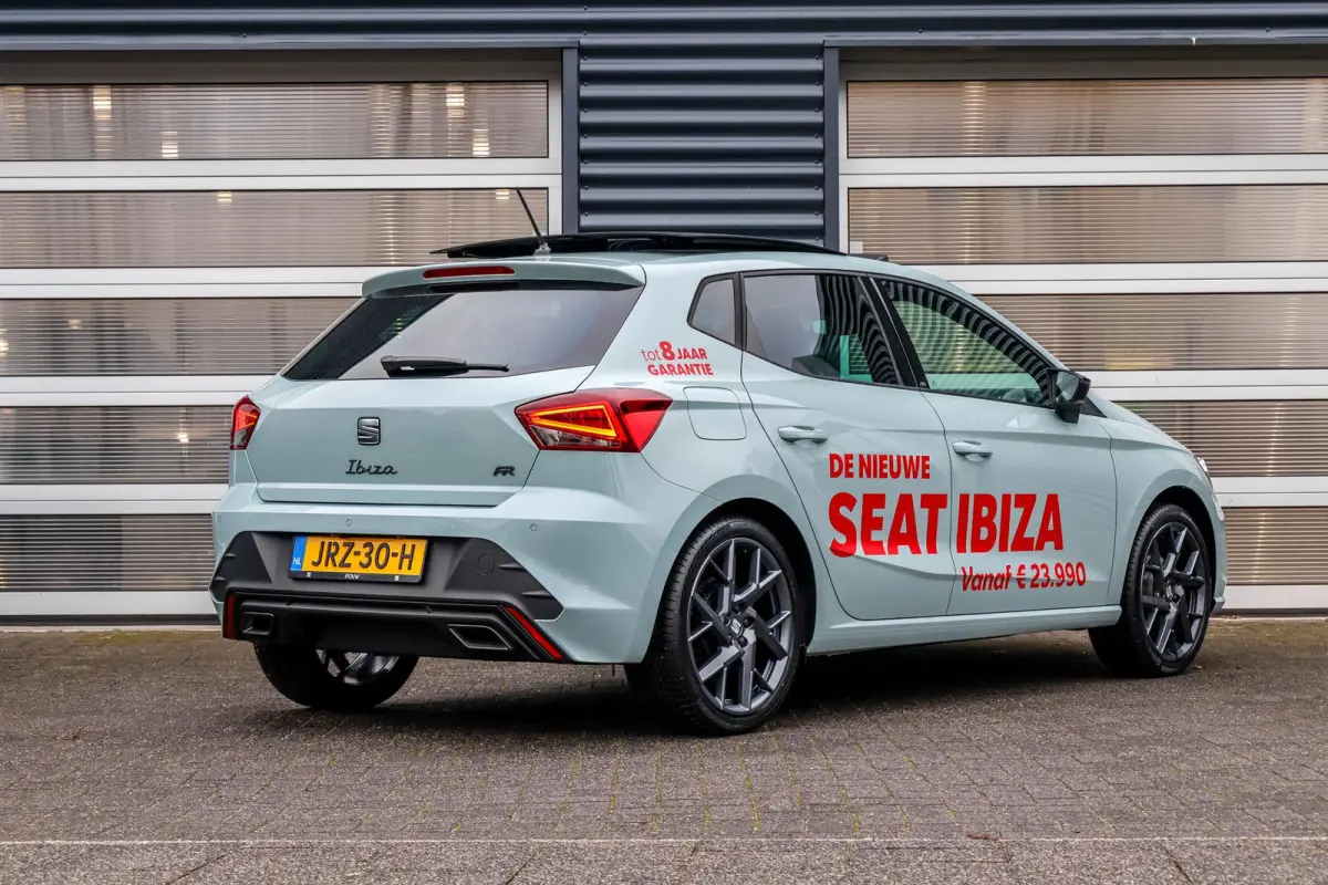 1.0 EcoTSI 95pk FR Business Connect | Panoramadak | 18" Velgen | Navigatie