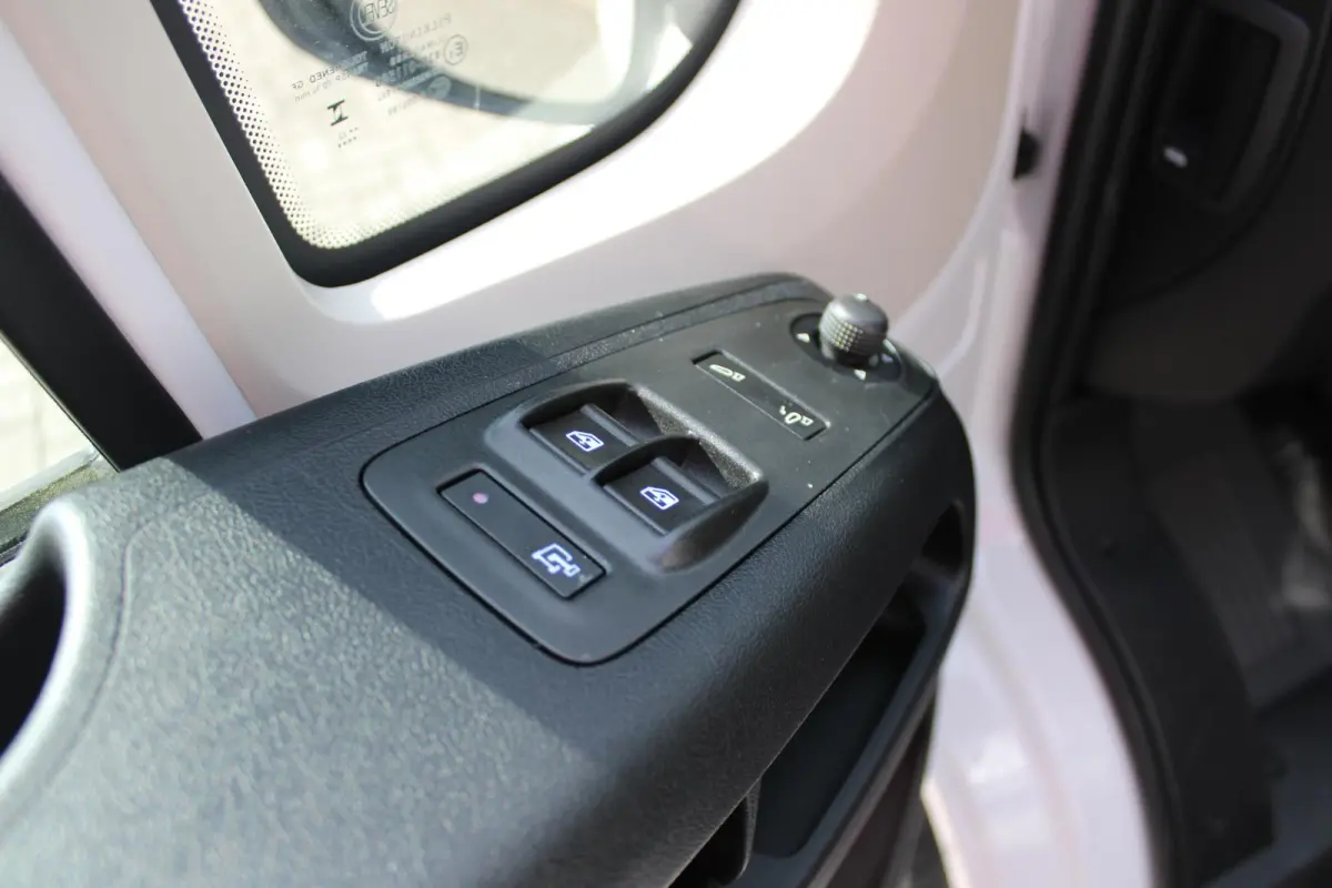 33 2.2 MultiJet 140PK L3H2 | NIEUWE BUS! BPM VRIJ! | ACHTERUITRIJ CAMERA | APPLE CARPLAY/ANDROID AUTO | 3-ZITS | CRUISE CONTROL | CLIMATE CONTROL | DAB+ RADIO | DIGITALE COCKPIT |