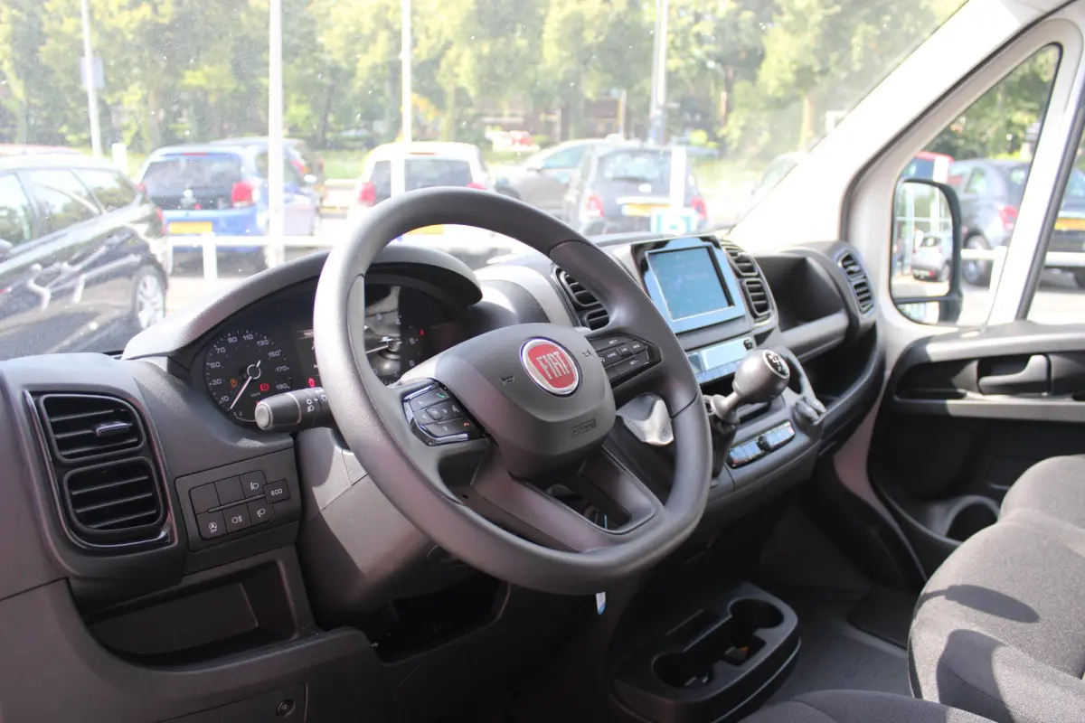 33 2.2 MultiJet 140PK L3H2 | NIEUWE BUS! BPM VRIJ! | ACHTERUITRIJ CAMERA | APPLE CARPLAY/ANDROID AUTO | 3-ZITS | CRUISE CONTROL | CLIMATE CONTROL | DAB+ RADIO | DIGITALE COCKPIT |