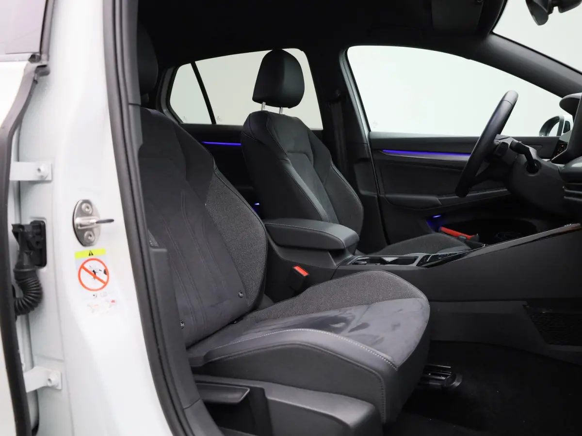 1.5 eHybrid 50 Edition 204 PK | Automaat | Navigatie | Apple Carplay | Adaptive Cruise Control | Climate Control | Stoel- en stuurverwarming | Achteruitrijcamera | IQ Lights |