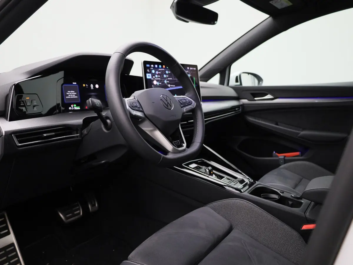 1.5 eHybrid 50 Edition 204 PK | Automaat | Navigatie | Apple Carplay | Adaptive Cruise Control | Climate Control | Stoel- en stuurverwarming | Achteruitrijcamera | IQ Lights |