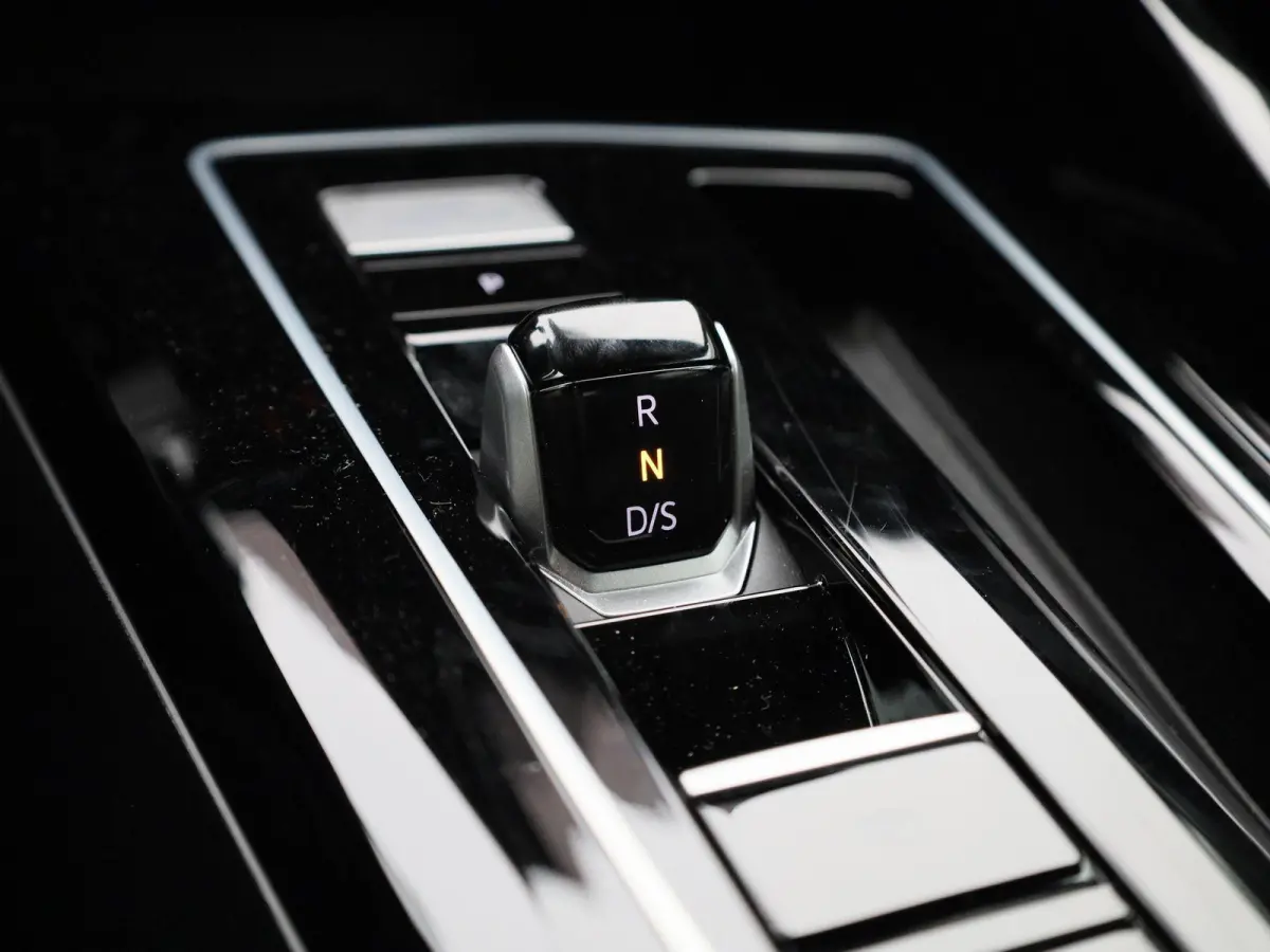 1.5 eHybrid 50 Edition 204 PK | Automaat | Navigatie | Apple Carplay | Adaptive Cruise Control | Climate Control | Stoel- en stuurverwarming | Achteruitrijcamera | IQ Lights |