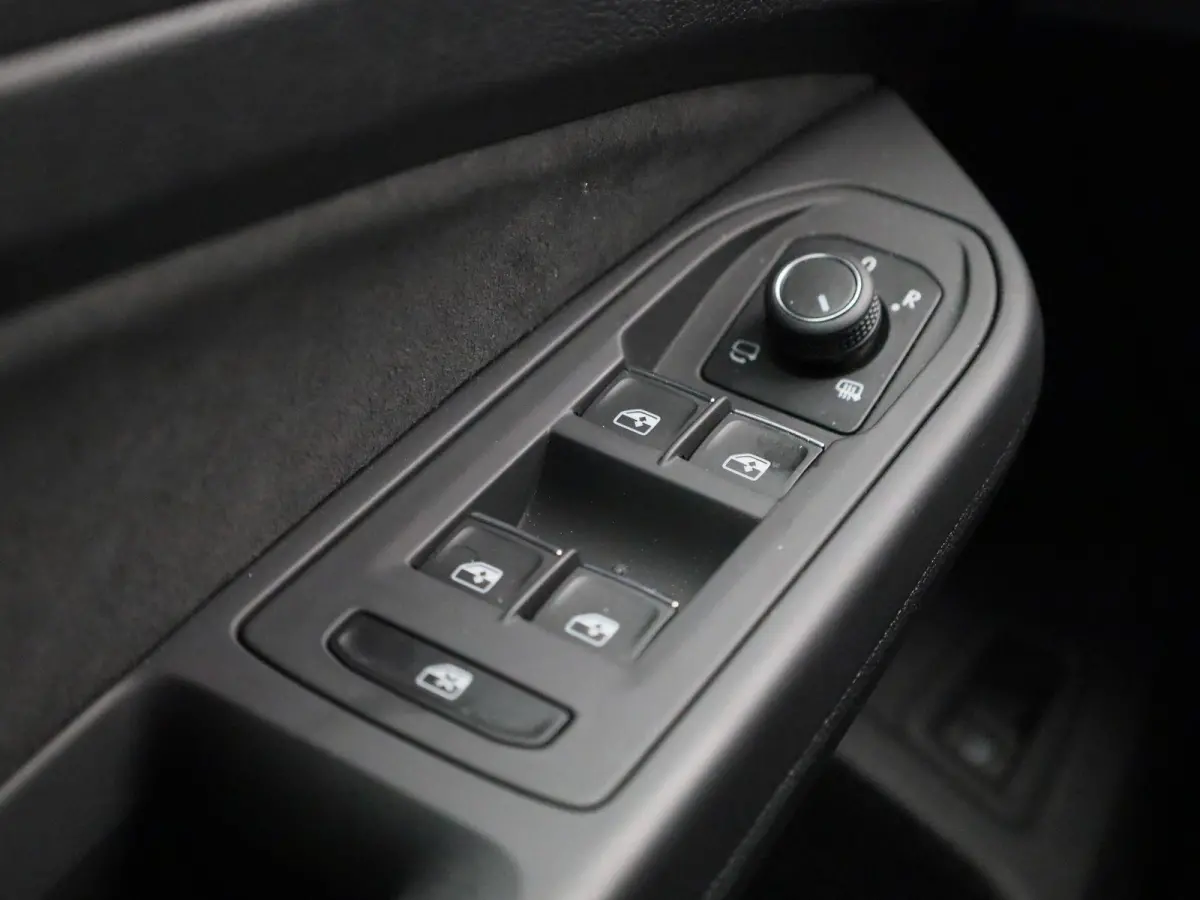 1.5 eHybrid 50 Edition 204 PK | Automaat | Navigatie | Apple Carplay | Adaptive Cruise Control | Climate Control | Stoel- en stuurverwarming | Achteruitrijcamera | IQ Lights |