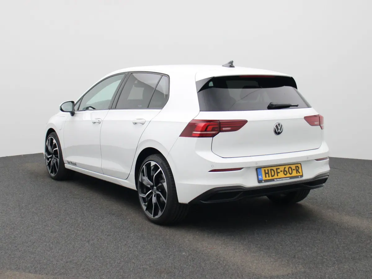 1.5 eHybrid 50 Edition 204 PK | Automaat | Navigatie | Apple Carplay | Adaptive Cruise Control | Climate Control | Stoel- en stuurverwarming | Achteruitrijcamera | IQ Lights |