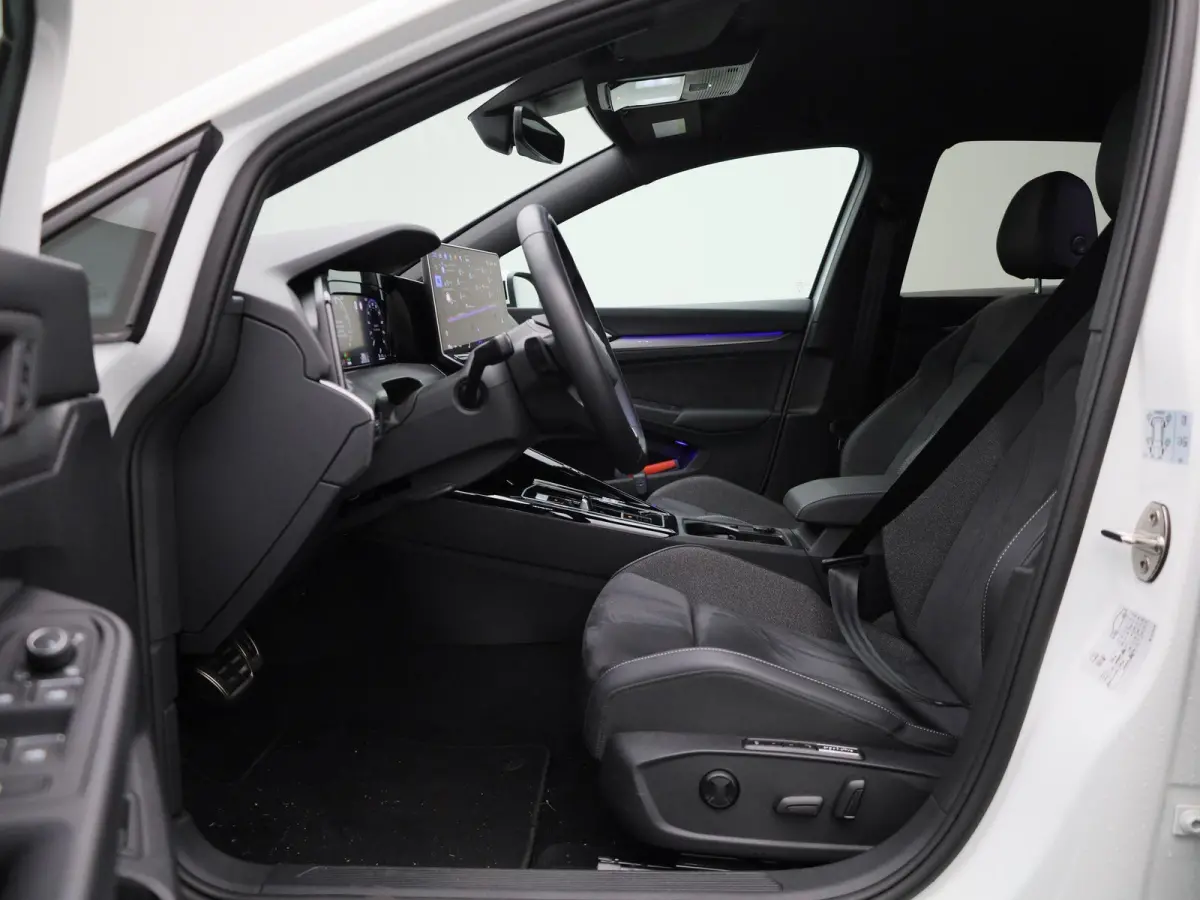 1.5 eHybrid 50 Edition 204 PK | Automaat | Navigatie | Apple Carplay | Adaptive Cruise Control | Climate Control | Stoel- en stuurverwarming | Achteruitrijcamera | IQ Lights |