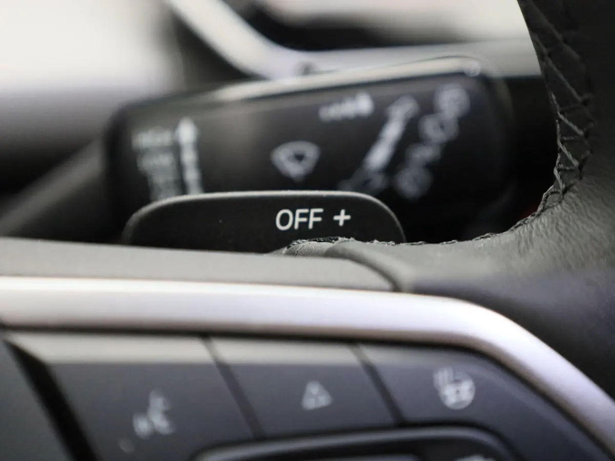 1.5 eHybrid 50 Edition 204 PK | Automaat | Navigatie | Apple Carplay | Adaptive Cruise Control | Climate Control | Stoel- en stuurverwarming | Achteruitrijcamera | IQ Lights |