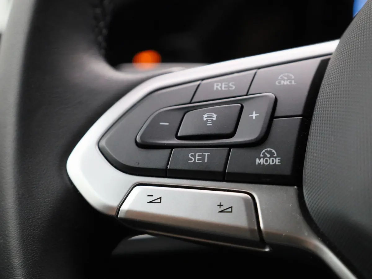 1.5 eHybrid 50 Edition 204 PK | Automaat | Navigatie | Apple Carplay | Adaptive Cruise Control | Climate Control | Stoel- en stuurverwarming | Achteruitrijcamera | IQ Lights |