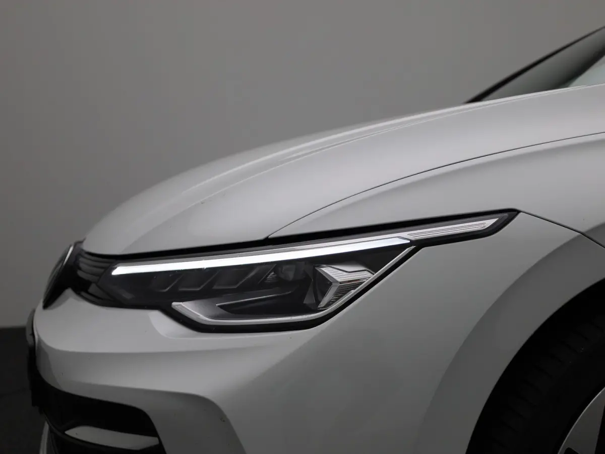 1.5 eHybrid 50 Edition 204 PK | Automaat | Navigatie | Apple Carplay | Adaptive Cruise Control | Climate Control | Stoel- en stuurverwarming | Achteruitrijcamera | IQ Lights |