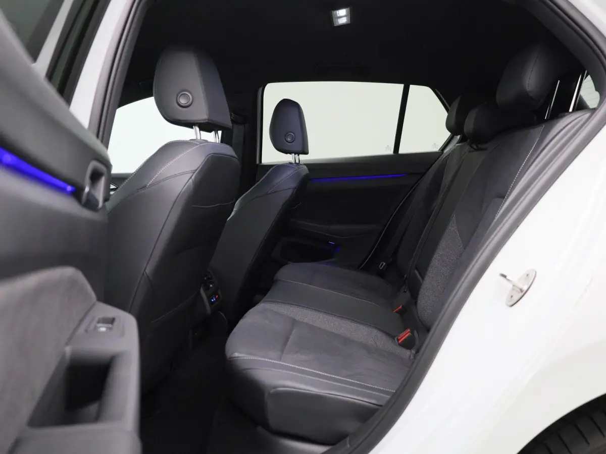 1.5 eHybrid 50 Edition 204 PK | Automaat | Navigatie | Apple Carplay | Adaptive Cruise Control | Climate Control | Stoel- en stuurverwarming | Achteruitrijcamera | IQ Lights |