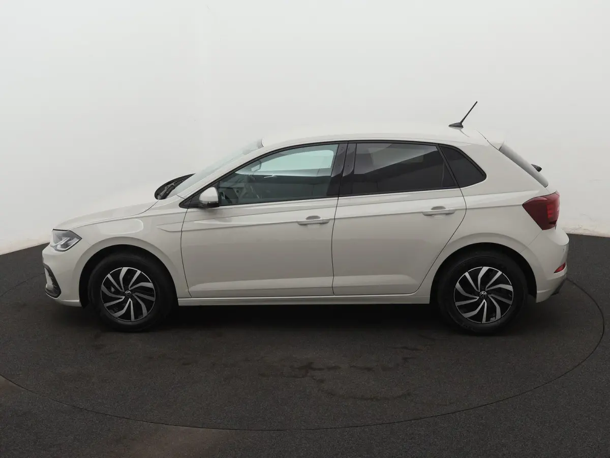 1.0 TSI Life Edition 95 PK | Keyless access | Apple Carplay draadloos | Camera | Navigatie | 15" Lichtmetalen velgen | LED Koplampen | Android Auto draadloos | Parkeersensoren | Adaptive cru