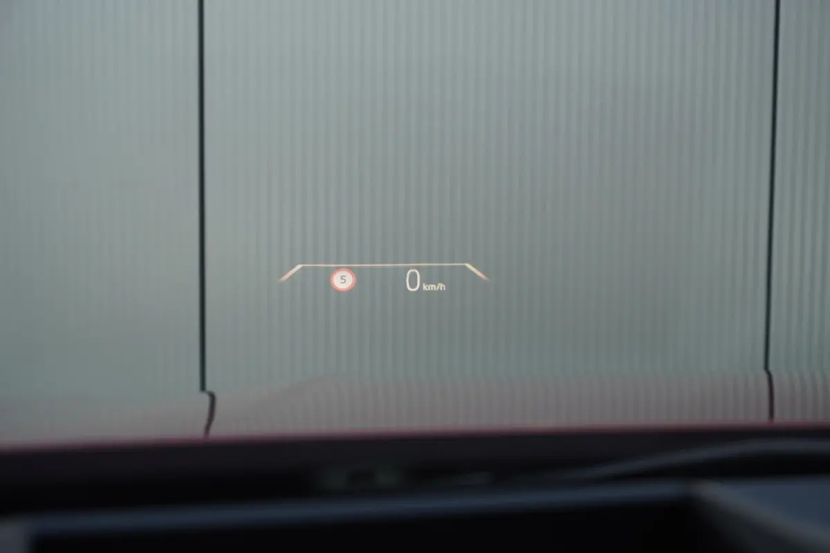 120 M Sportpakket | Stuurwielrand verwarmd | Harman-Kardon sound system | BMW Head-Up Display | Parking Assistant Plus | Extra getint glas in achterportierruiten en achterruit |