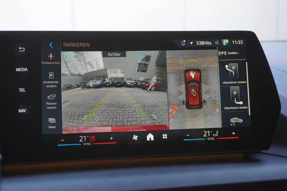 120 M Sportpakket | Stuurwielrand verwarmd | Harman-Kardon sound system | BMW Head-Up Display | Parking Assistant Plus | Extra getint glas in achterportierruiten en achterruit |