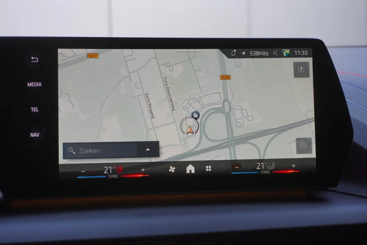 120 M Sportpakket | Stuurwielrand verwarmd | Harman-Kardon sound system | BMW Head-Up Display | Parking Assistant Plus | Extra getint glas in achterportierruiten en achterruit |