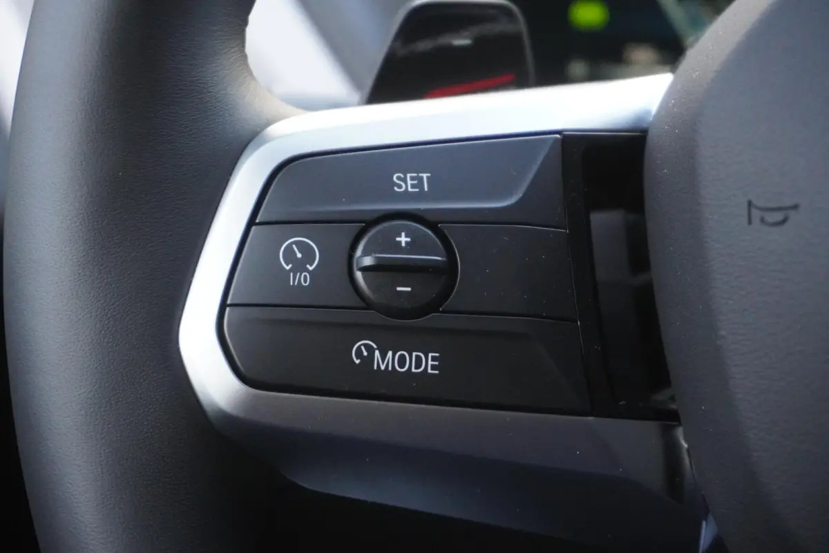 120 M Sportpakket | Stuurwielrand verwarmd | Harman-Kardon sound system | BMW Head-Up Display | Parking Assistant Plus | Extra getint glas in achterportierruiten en achterruit |