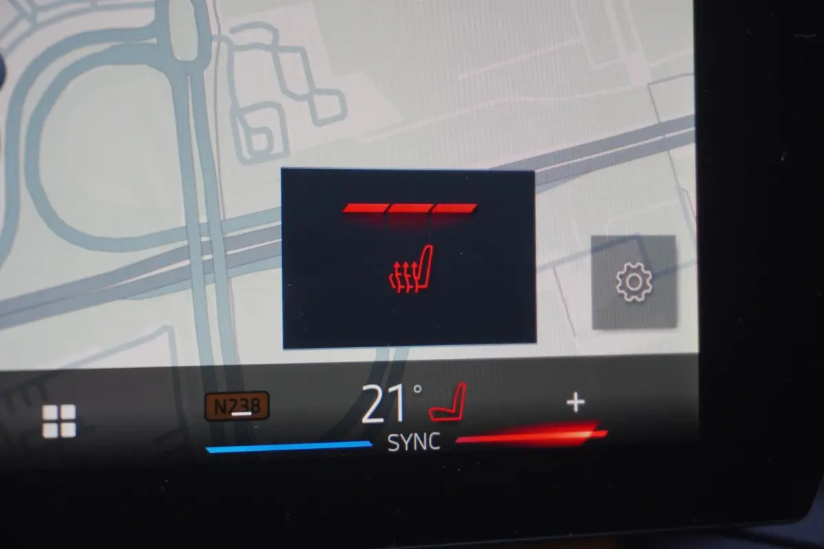 120 M Sportpakket | Stuurwielrand verwarmd | Harman-Kardon sound system | BMW Head-Up Display | Parking Assistant Plus | Extra getint glas in achterportierruiten en achterruit |