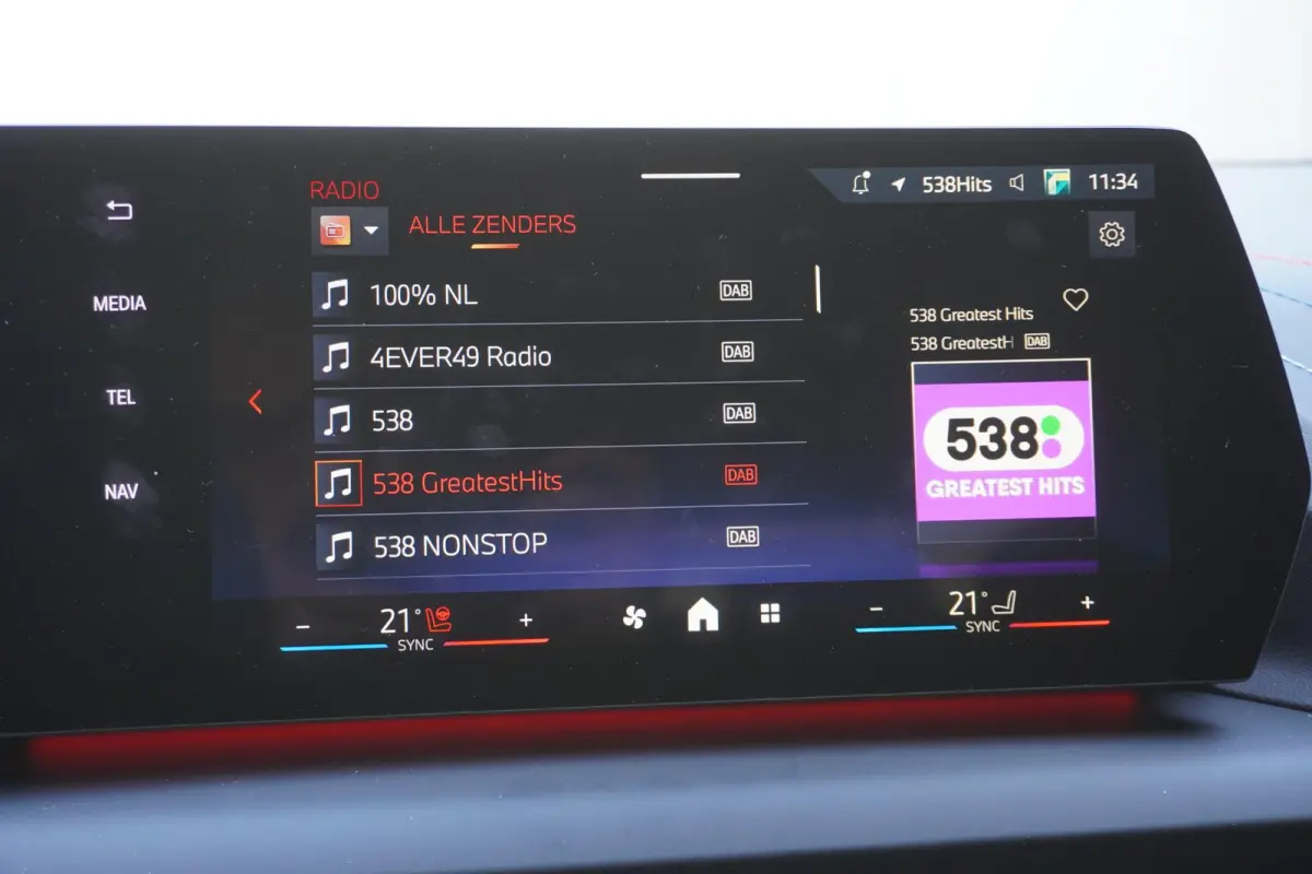 120 M Sportpakket | Stuurwielrand verwarmd | Harman-Kardon sound system | BMW Head-Up Display | Parking Assistant Plus | Extra getint glas in achterportierruiten en achterruit |