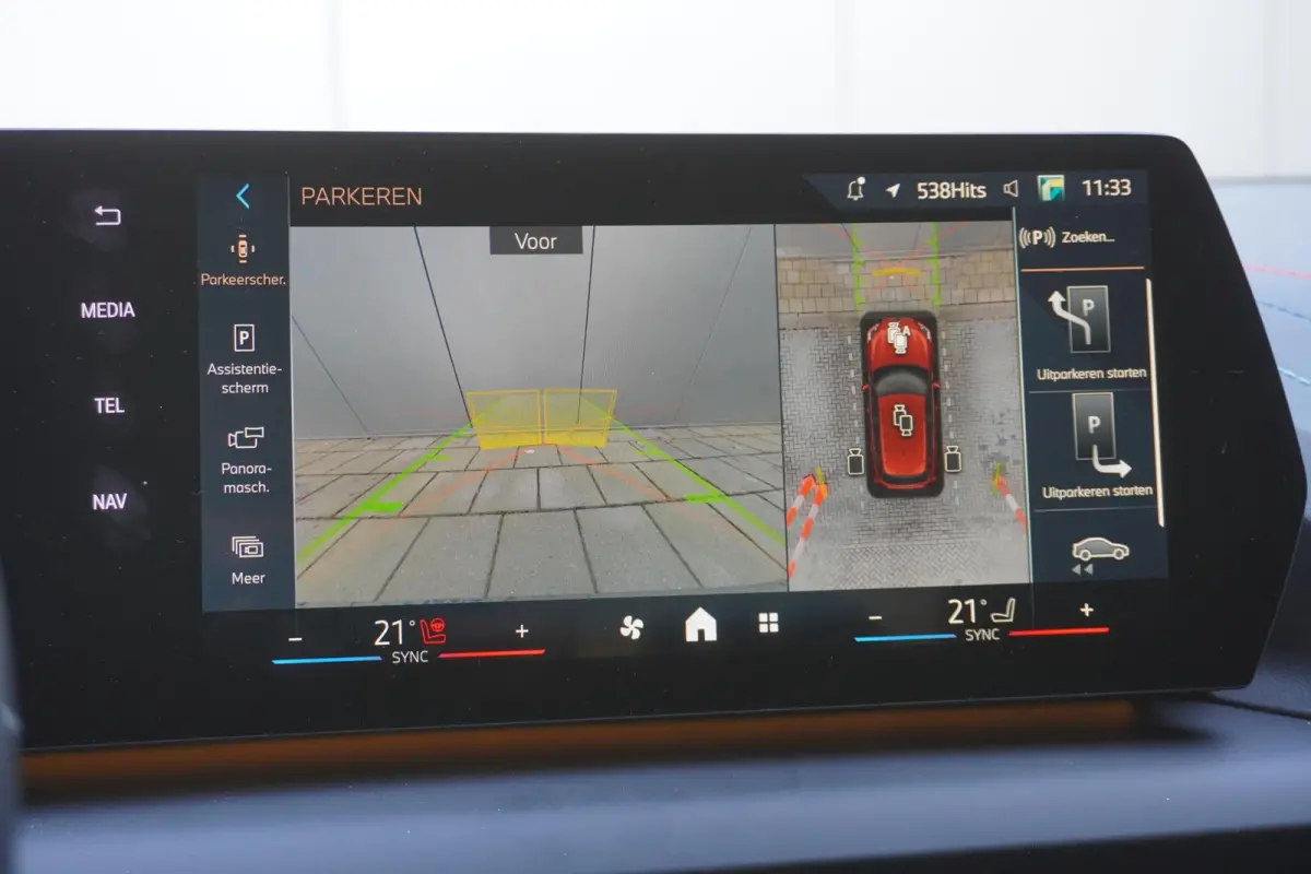 120 M Sportpakket | Stuurwielrand verwarmd | Harman-Kardon sound system | BMW Head-Up Display | Parking Assistant Plus | Extra getint glas in achterportierruiten en achterruit |