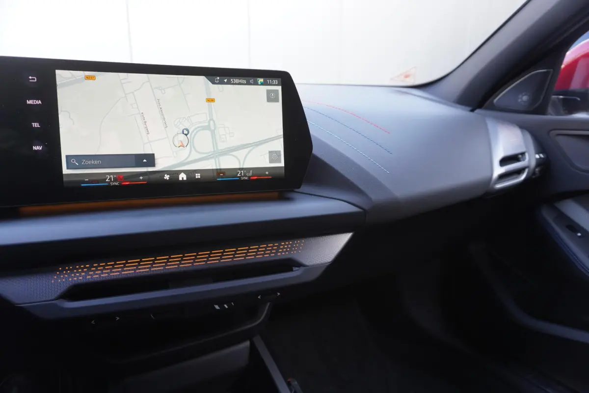 120 M Sportpakket | Stuurwielrand verwarmd | Harman-Kardon sound system | BMW Head-Up Display | Parking Assistant Plus | Extra getint glas in achterportierruiten en achterruit |