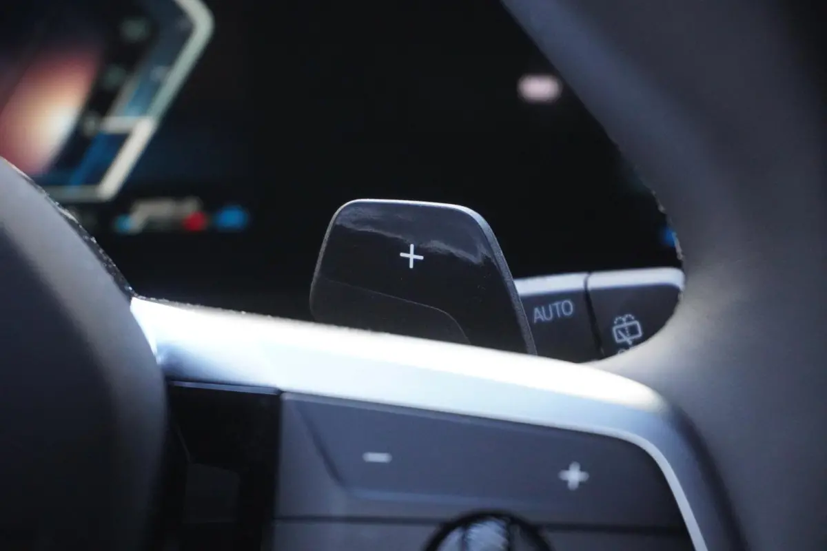 120 M Sportpakket | Stuurwielrand verwarmd | Harman-Kardon sound system | BMW Head-Up Display | Parking Assistant Plus | Extra getint glas in achterportierruiten en achterruit |