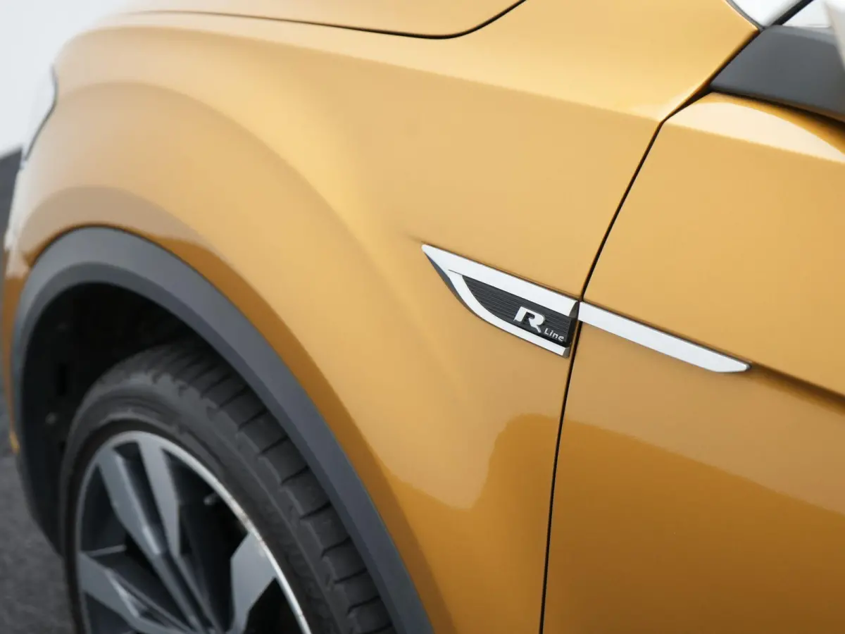 1.5 TSI Sport Business R AUTOMAAT | PANORAMADAK | LEDER | 2X R-LINE | NAVIGATIE | PDC | CLIMA | STOELVERWARMING | LMV | BLEUTOOTH | 12 MAANDEN BOVAG GARANTIE |