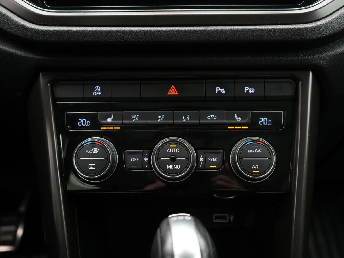 1.5 TSI Sport Business R AUTOMAAT | PANORAMADAK | LEDER | 2X R-LINE | NAVIGATIE | PDC | CLIMA | STOELVERWARMING | LMV | BLEUTOOTH | 12 MAANDEN BOVAG GARANTIE |