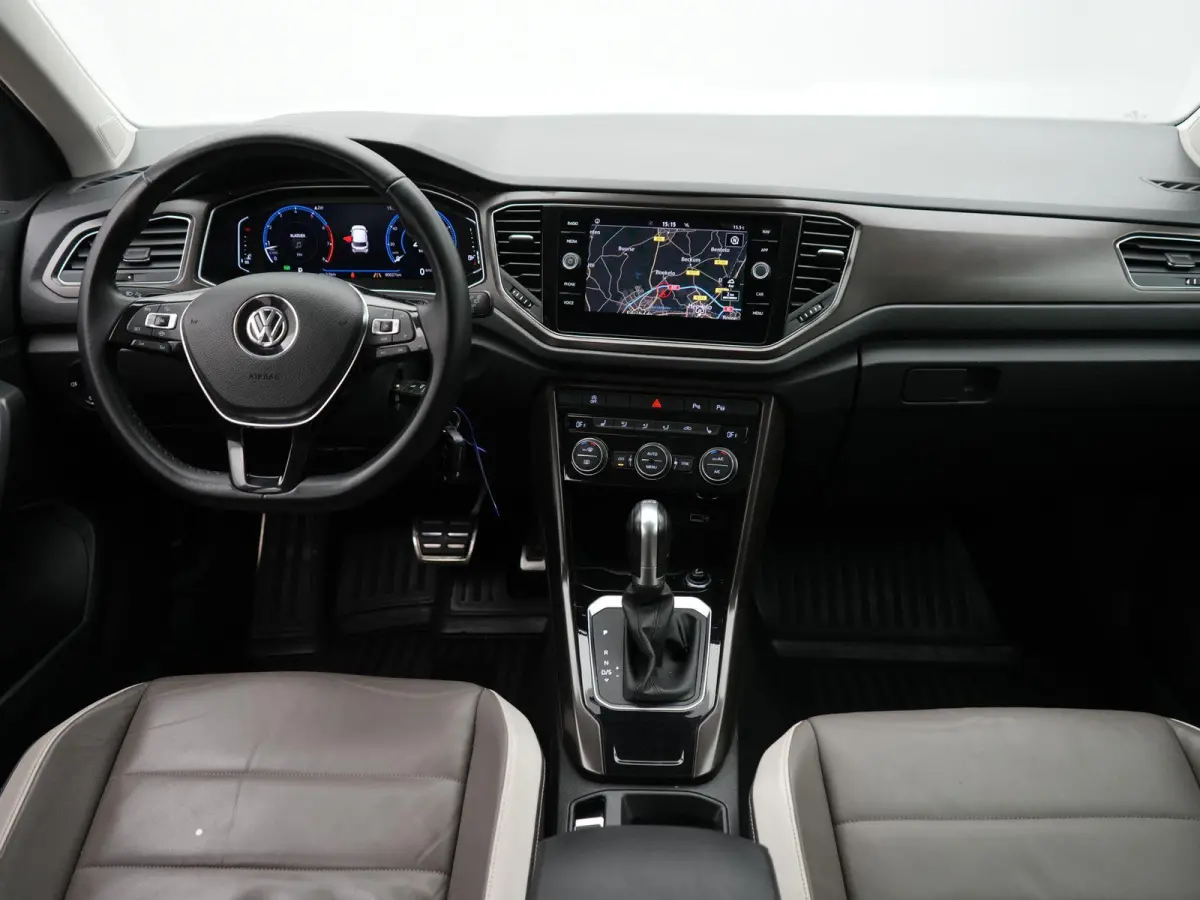 1.5 TSI Sport Business R AUTOMAAT | PANORAMADAK | LEDER | 2X R-LINE | NAVIGATIE | PDC | CLIMA | STOELVERWARMING | LMV | BLEUTOOTH | 12 MAANDEN BOVAG GARANTIE |