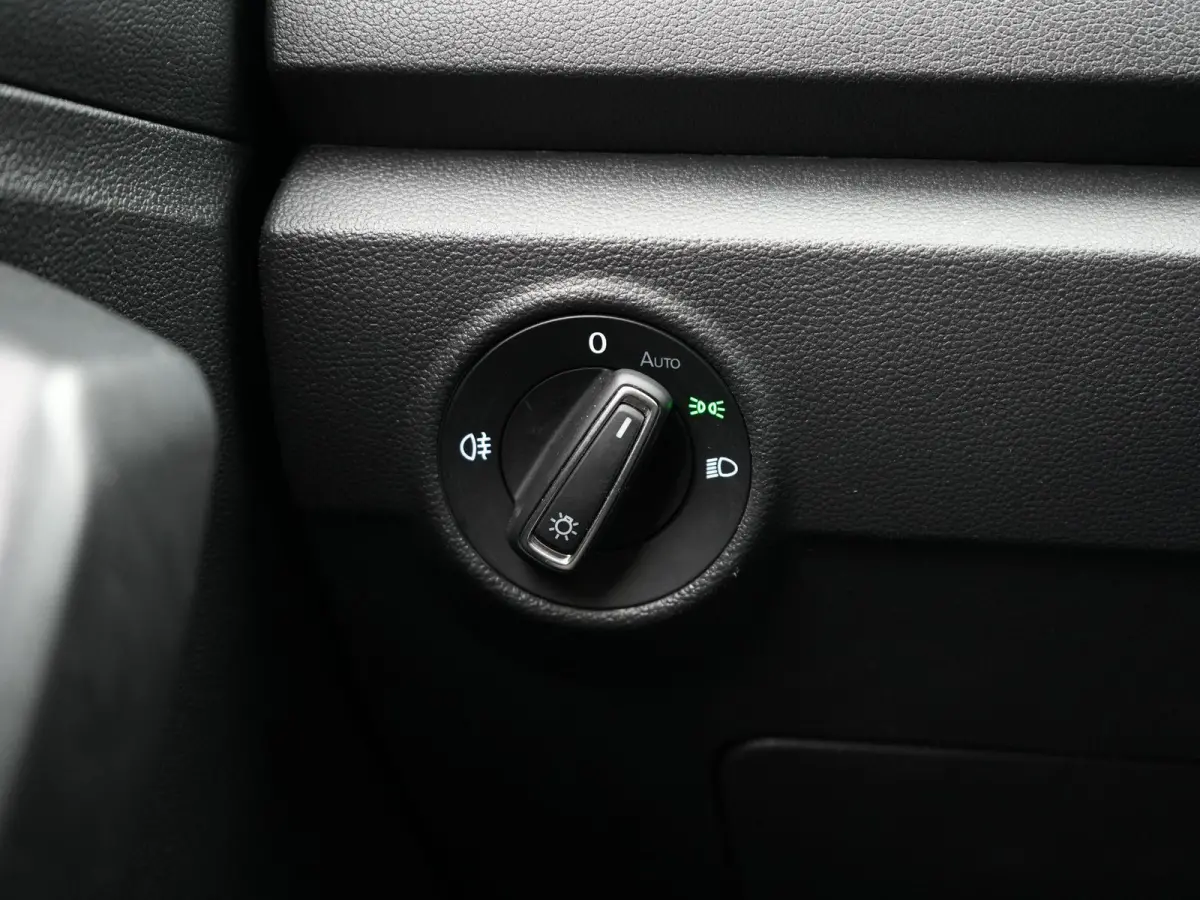 1.5 TSI Sport Business R AUTOMAAT | PANORAMADAK | LEDER | 2X R-LINE | NAVIGATIE | PDC | CLIMA | STOELVERWARMING | LMV | BLEUTOOTH | 12 MAANDEN BOVAG GARANTIE |
