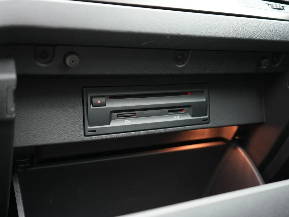 1.5 TSI Sport Business R AUTOMAAT | PANORAMADAK | LEDER | 2X R-LINE | NAVIGATIE | PDC | CLIMA | STOELVERWARMING | LMV | BLEUTOOTH | 12 MAANDEN BOVAG GARANTIE |