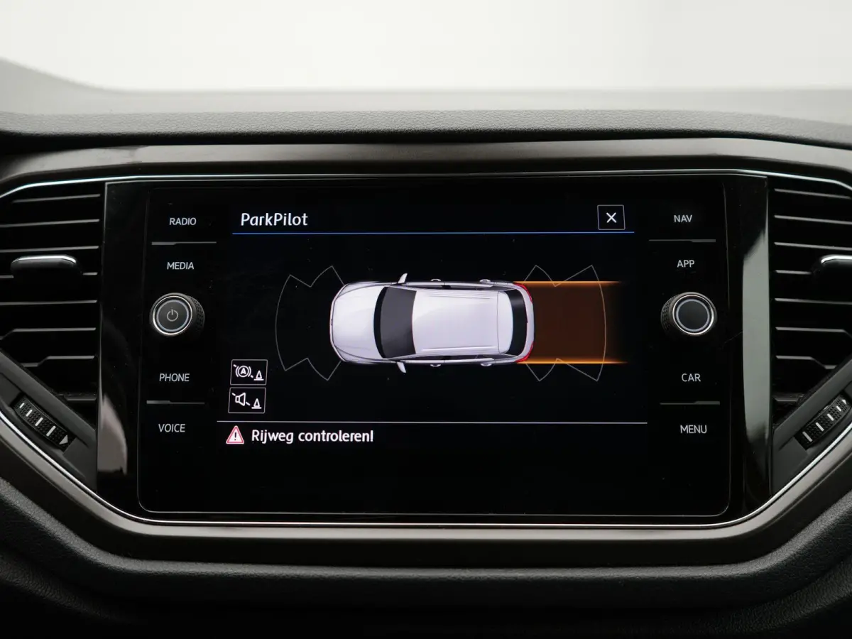 1.5 TSI Sport Business R AUTOMAAT | PANORAMADAK | LEDER | 2X R-LINE | NAVIGATIE | PDC | CLIMA | STOELVERWARMING | LMV | BLEUTOOTH | 12 MAANDEN BOVAG GARANTIE |