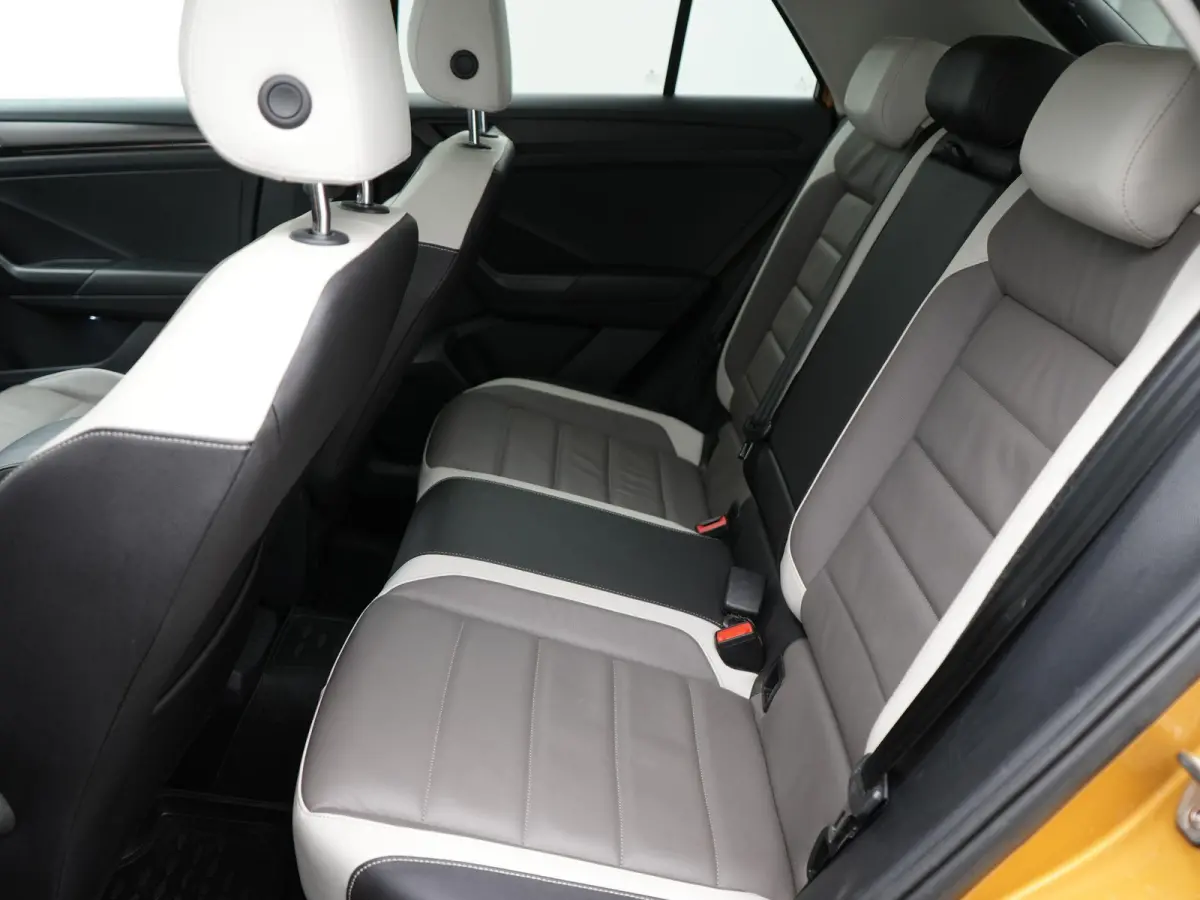 1.5 TSI Sport Business R AUTOMAAT | PANORAMADAK | LEDER | 2X R-LINE | NAVIGATIE | PDC | CLIMA | STOELVERWARMING | LMV | BLEUTOOTH | 12 MAANDEN BOVAG GARANTIE |