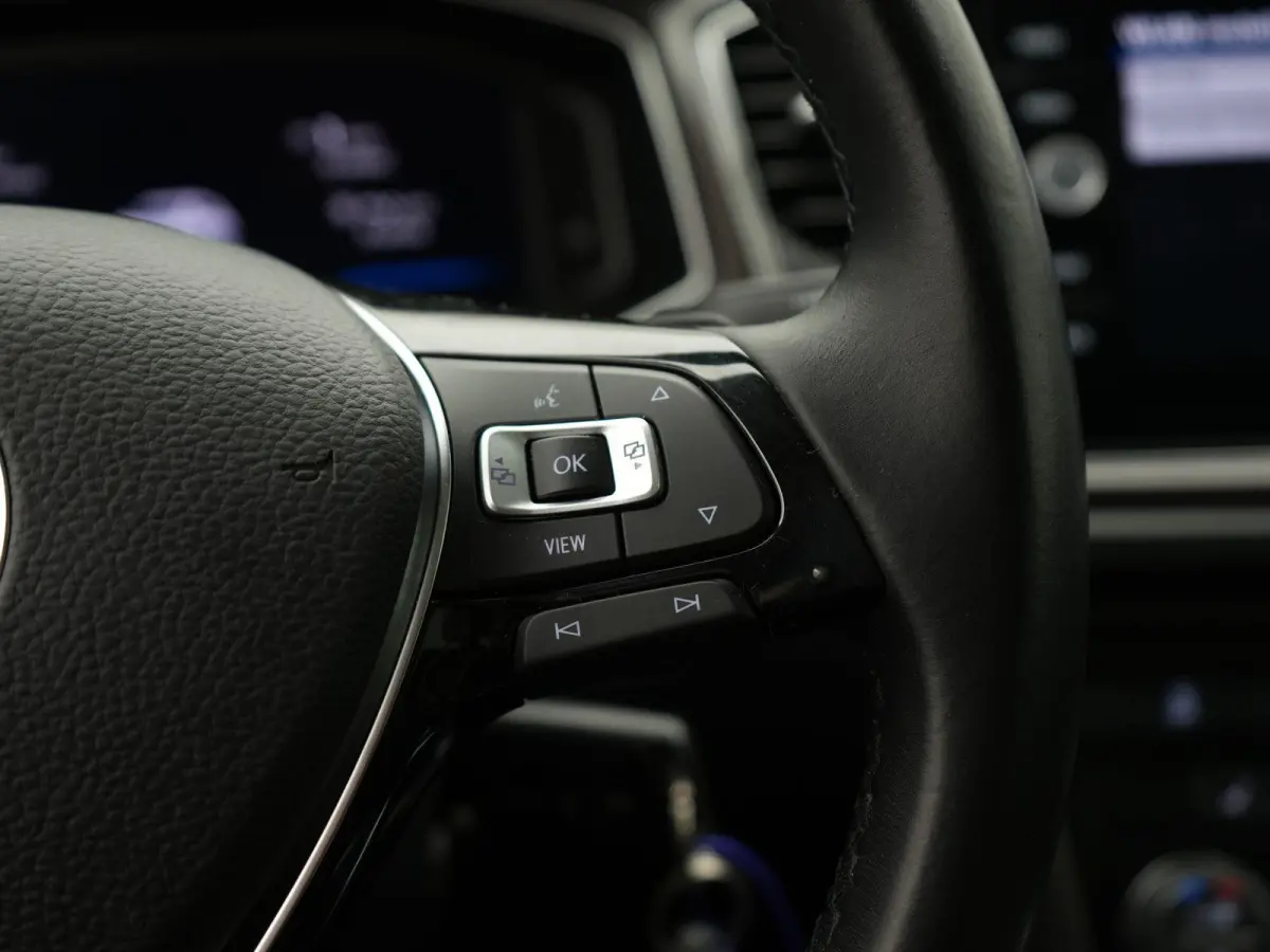 1.5 TSI Sport Business R AUTOMAAT | PANORAMADAK | LEDER | 2X R-LINE | NAVIGATIE | PDC | CLIMA | STOELVERWARMING | LMV | BLEUTOOTH | 12 MAANDEN BOVAG GARANTIE |