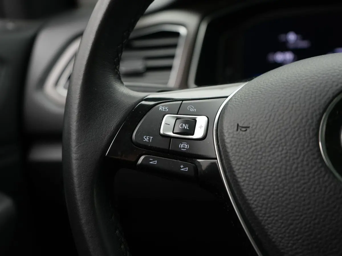 1.5 TSI Sport Business R AUTOMAAT | PANORAMADAK | LEDER | 2X R-LINE | NAVIGATIE | PDC | CLIMA | STOELVERWARMING | LMV | BLEUTOOTH | 12 MAANDEN BOVAG GARANTIE |