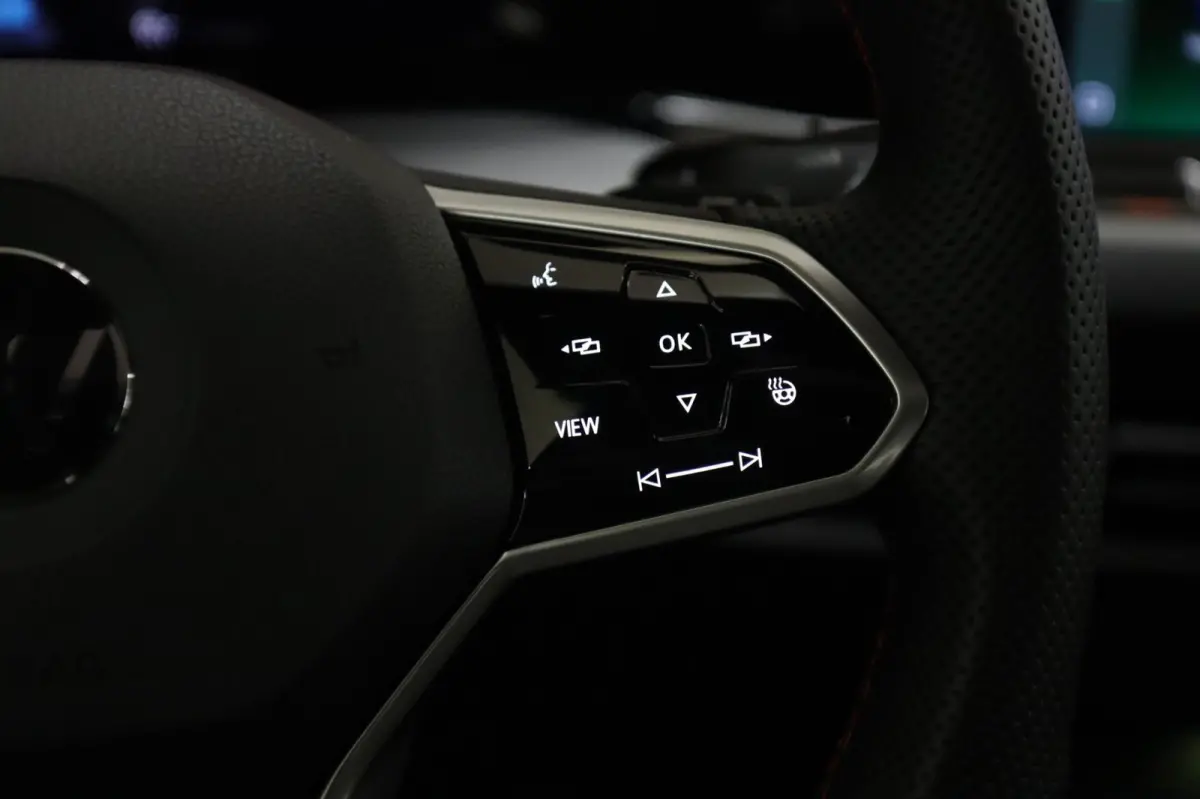 1.4 eHybrid GTE / PANO/HUD/IQLIGHT/MEM/CARPLAY/VOL