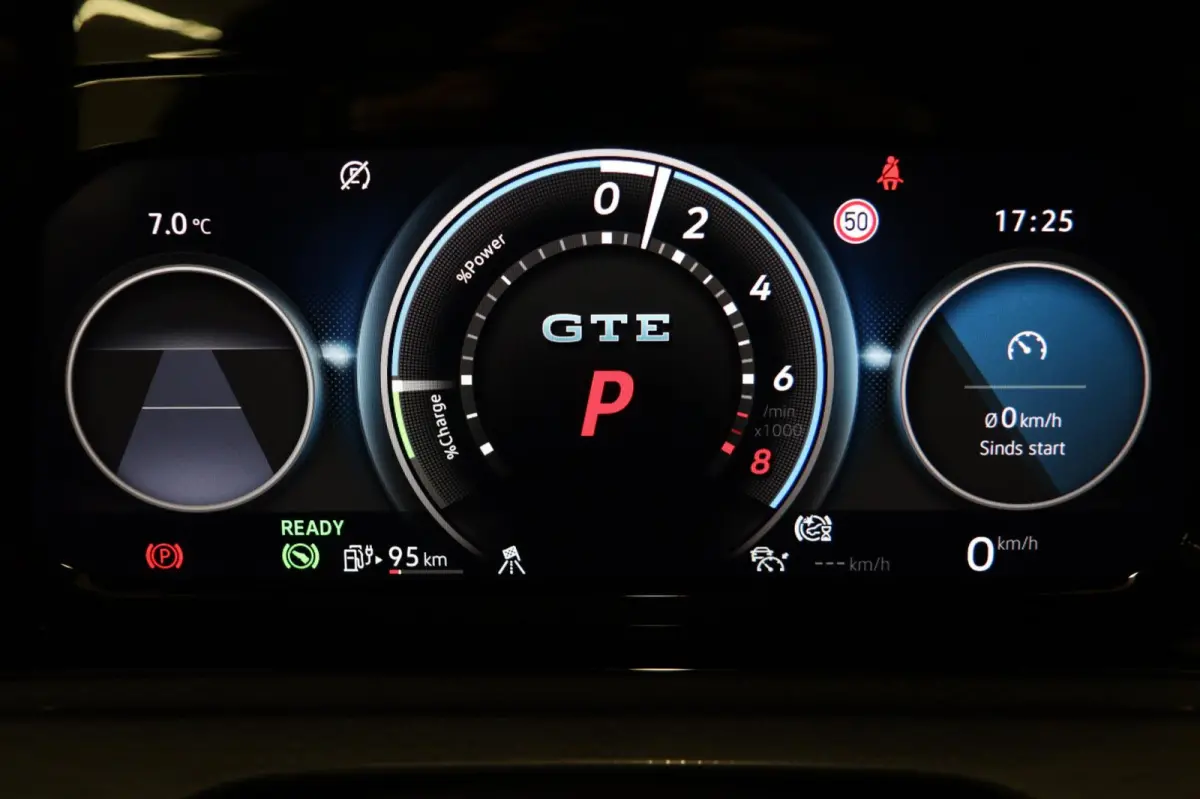 1.4 eHybrid GTE / PANO/HUD/IQLIGHT/MEM/CARPLAY/VOL