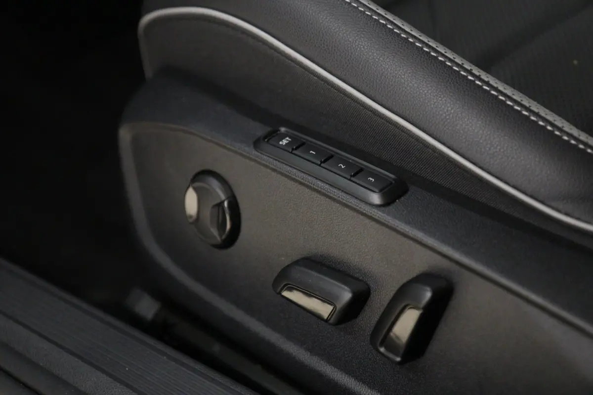 1.4 eHybrid GTE / PANO/HUD/IQLIGHT/MEM/CARPLAY/VOL