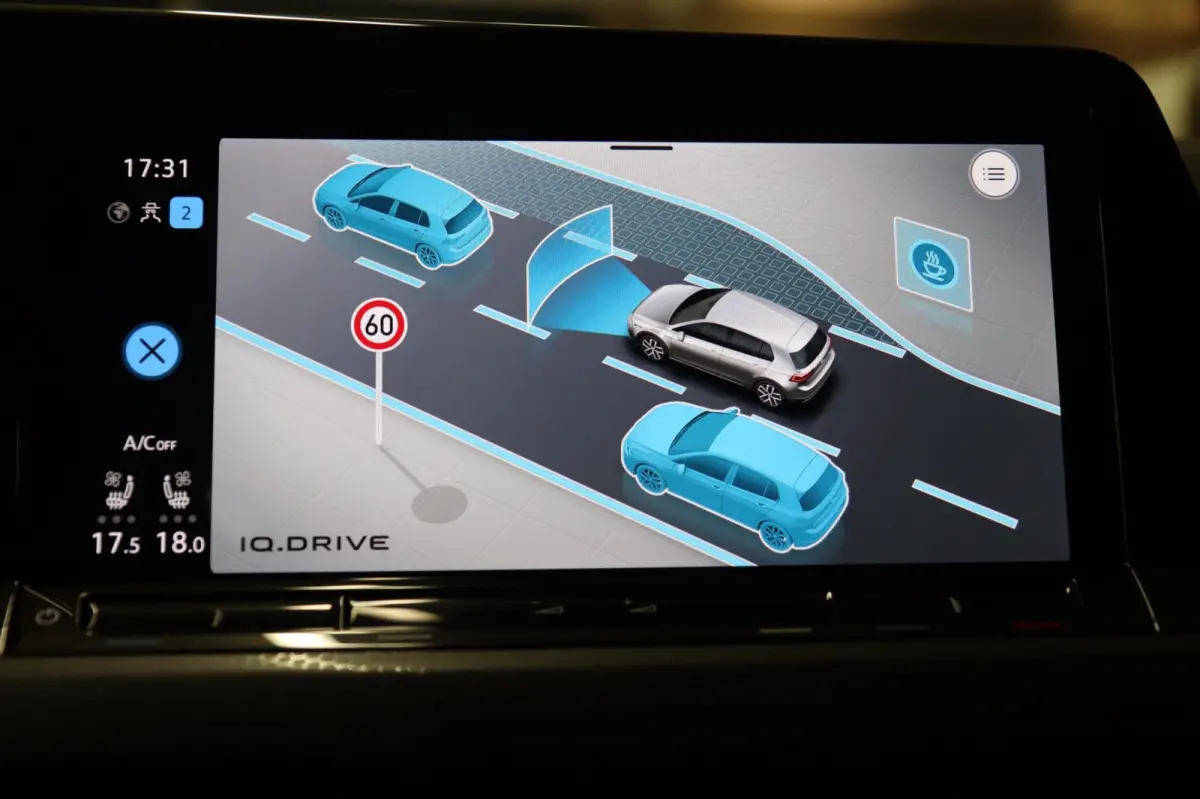 1.4 eHybrid GTE / PANO/HUD/IQLIGHT/MEM/CARPLAY/VOL