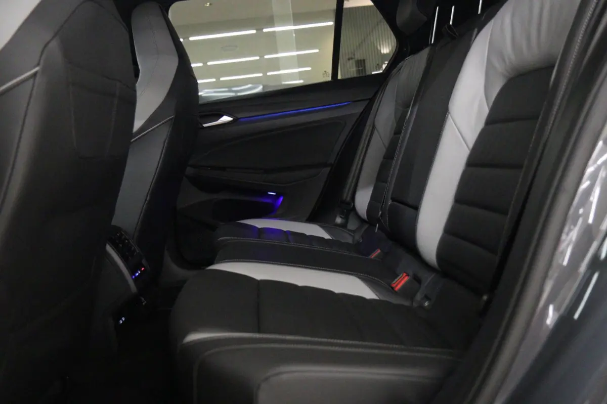 1.4 eHybrid GTE / PANO/HUD/IQLIGHT/MEM/CARPLAY/VOL