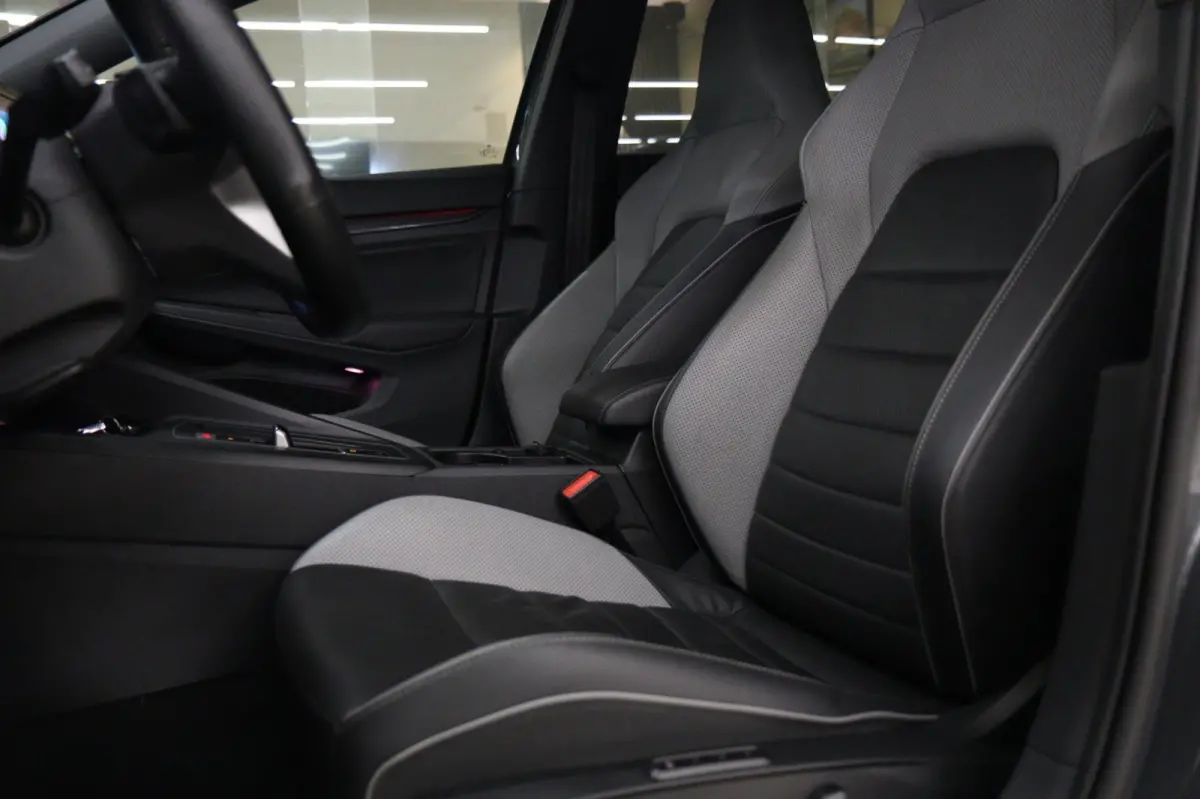 1.4 eHybrid GTE / PANO/HUD/IQLIGHT/MEM/CARPLAY/VOL