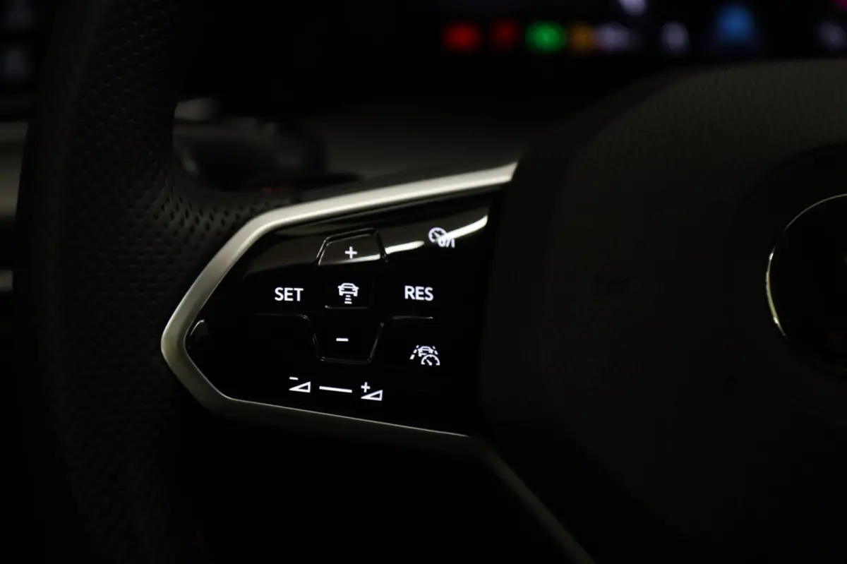 1.4 eHybrid GTE / PANO/HUD/IQLIGHT/MEM/CARPLAY/VOL