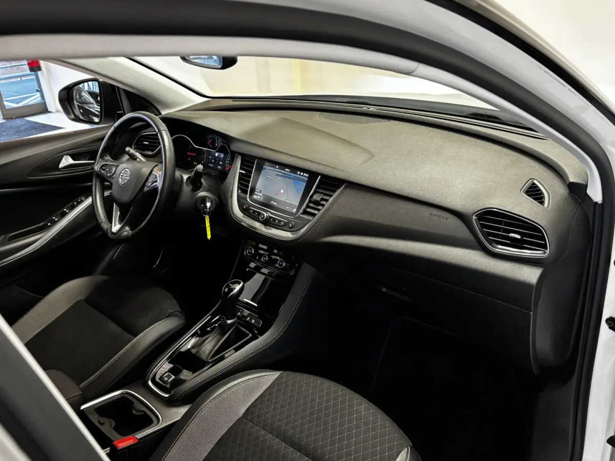 1.2 Turbo Business Elegance | Trekhaak | Navigatie | 360 Camera | 4 Seizoenen Banden | Apple CarPlay / Android auto |