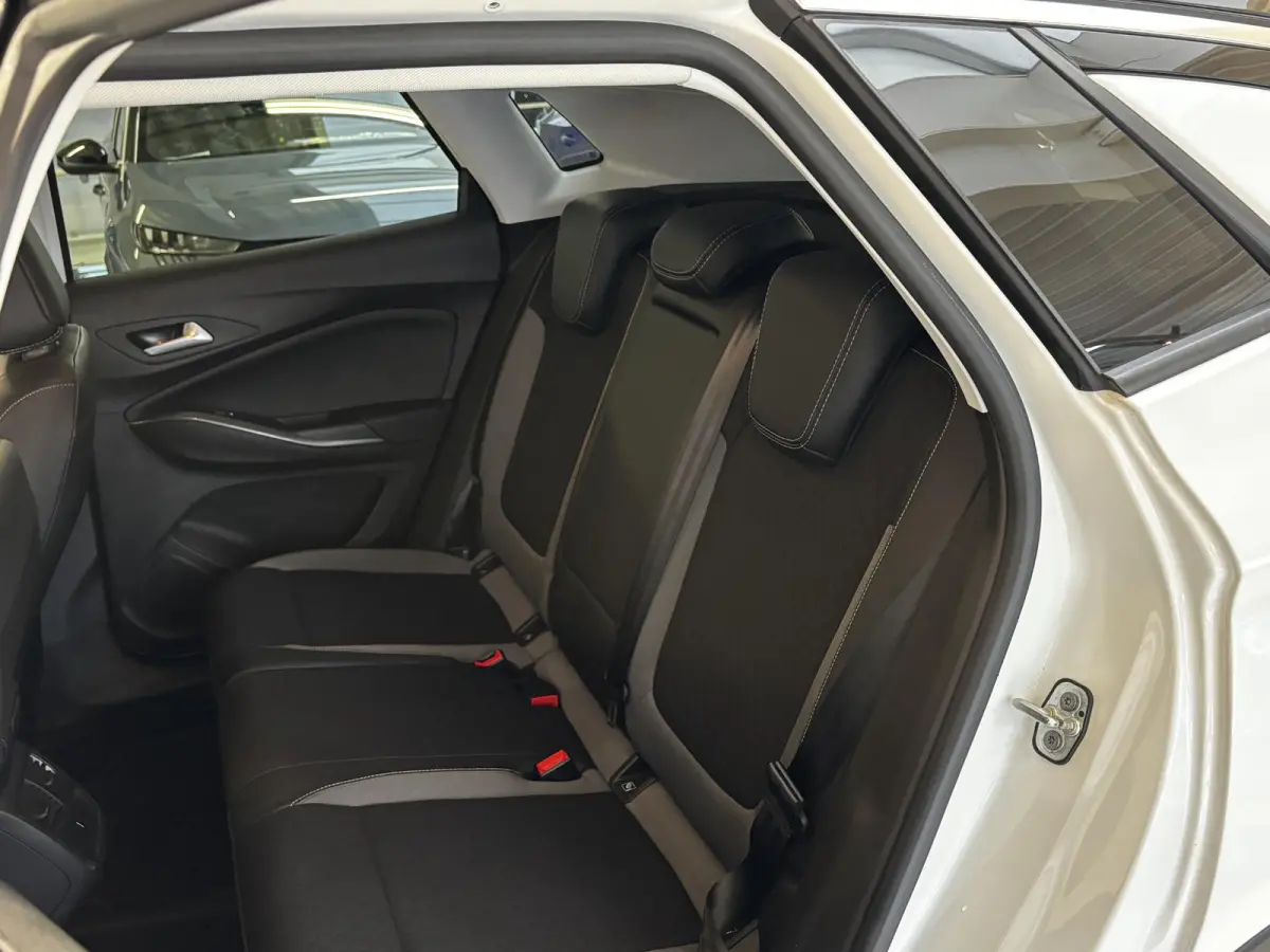1.2 Turbo Business Elegance | Trekhaak | Navigatie | 360 Camera | 4 Seizoenen Banden | Apple CarPlay / Android auto |