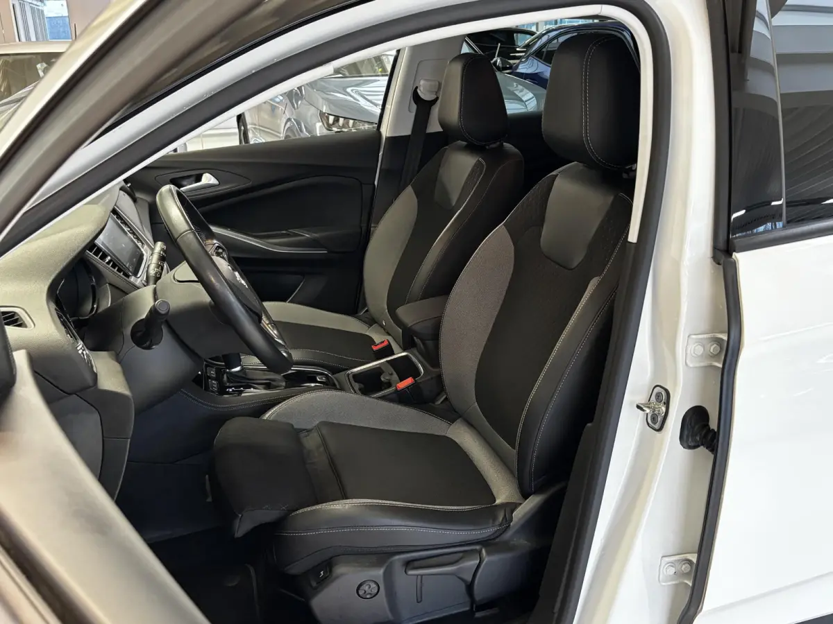 1.2 Turbo Business Elegance | Trekhaak | Navigatie | 360 Camera | 4 Seizoenen Banden | Apple CarPlay / Android auto |