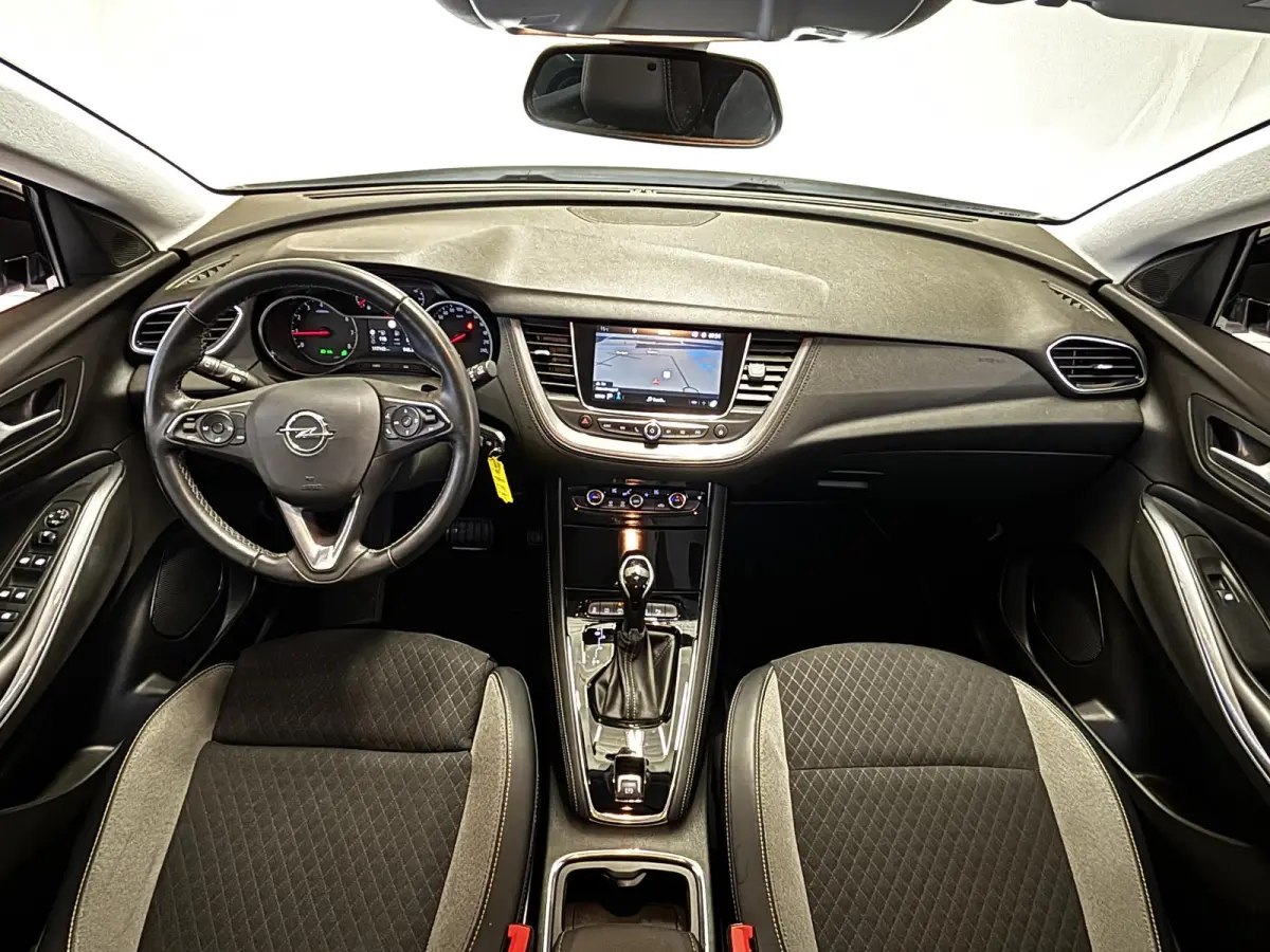 1.2 Turbo Business Elegance | Trekhaak | Navigatie | 360 Camera | 4 Seizoenen Banden | Apple CarPlay / Android auto |