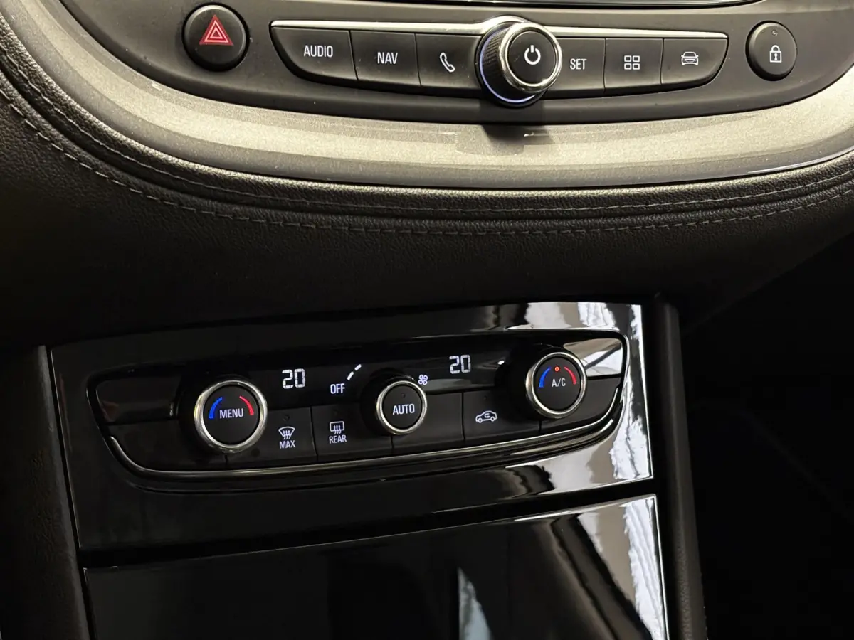 1.2 Turbo Business Elegance | Trekhaak | Navigatie | 360 Camera | 4 Seizoenen Banden | Apple CarPlay / Android auto |