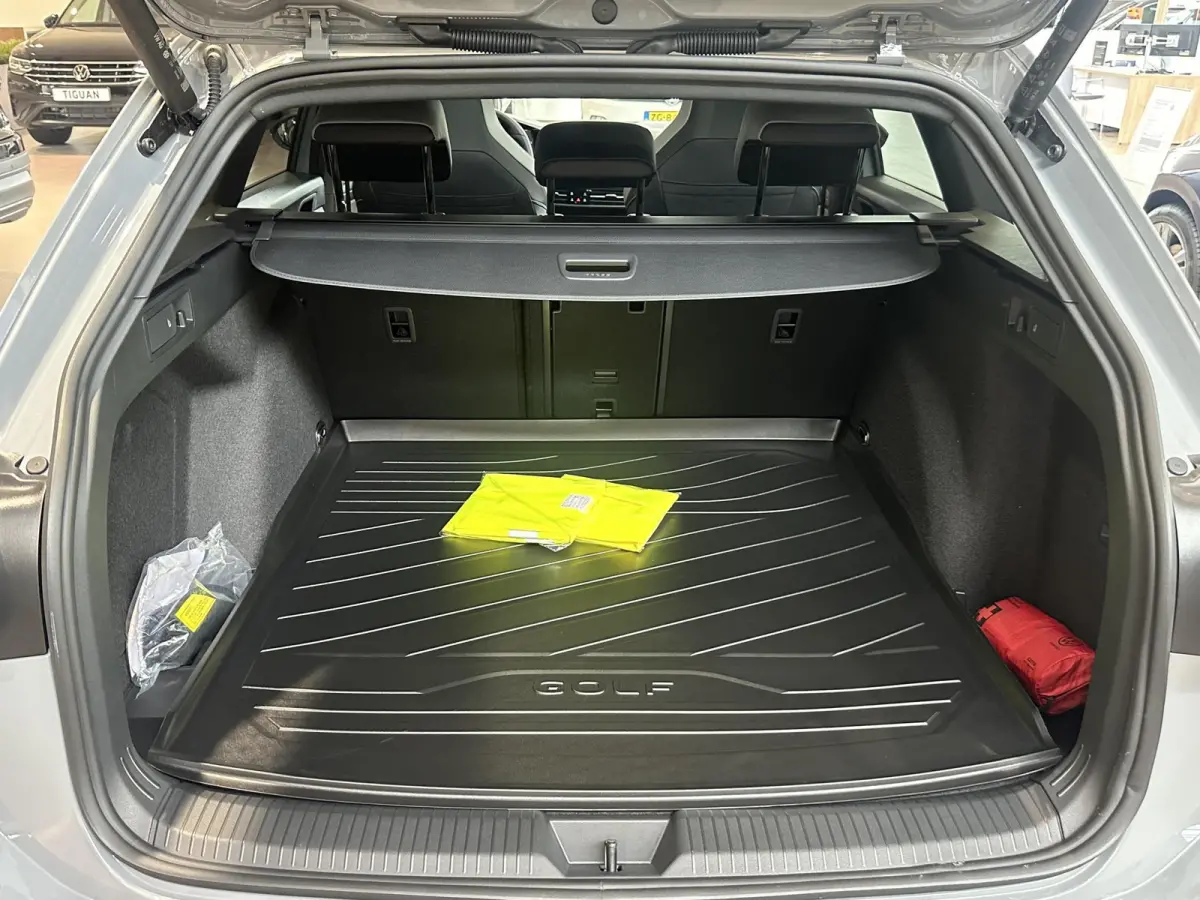 1.5 eTSI R-Line Business+ | Panoramisch dak | Harman & Kardon Audio | Camera | Elektrische achterklep | Heads-up display |