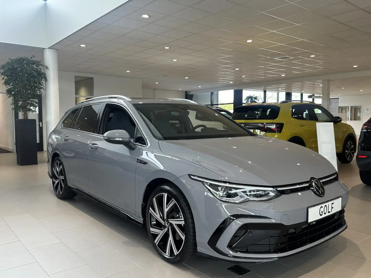 1.5 eTSI R-Line Business+ | Panoramisch dak | Harman & Kardon Audio | Camera | Elektrische achterklep | Heads-up display |